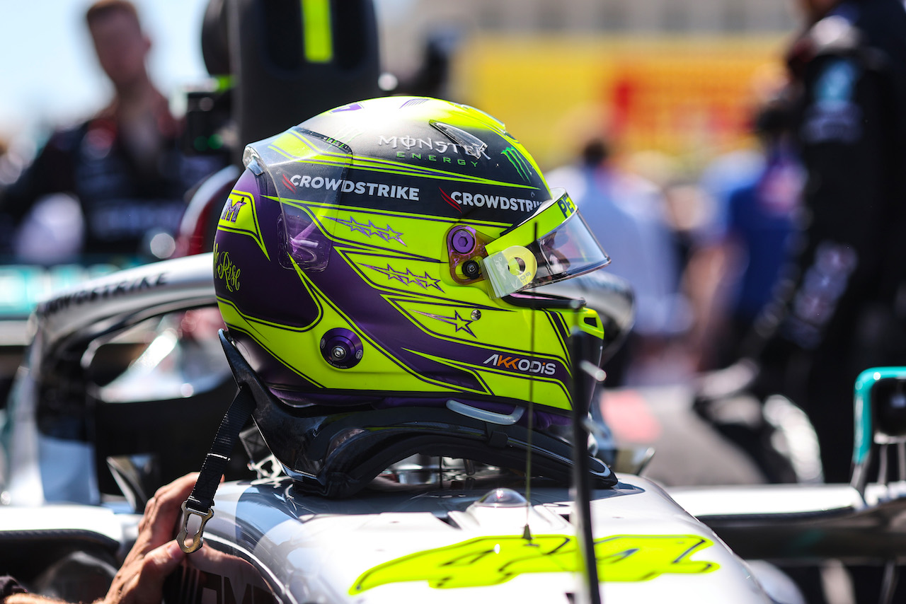 GP AZERBAIJAN, Lewis Hamilton (GBR), Mercedes AMG F1  
12.06.2022. Formula 1 World Championship, Rd 8, Azerbaijan Grand Prix, Baku Street Circuit, Azerbaijan, Gara Day.
- www.xpbimages.com, EMail: requests@xpbimages.com © Copyright: Charniaux / XPB Images