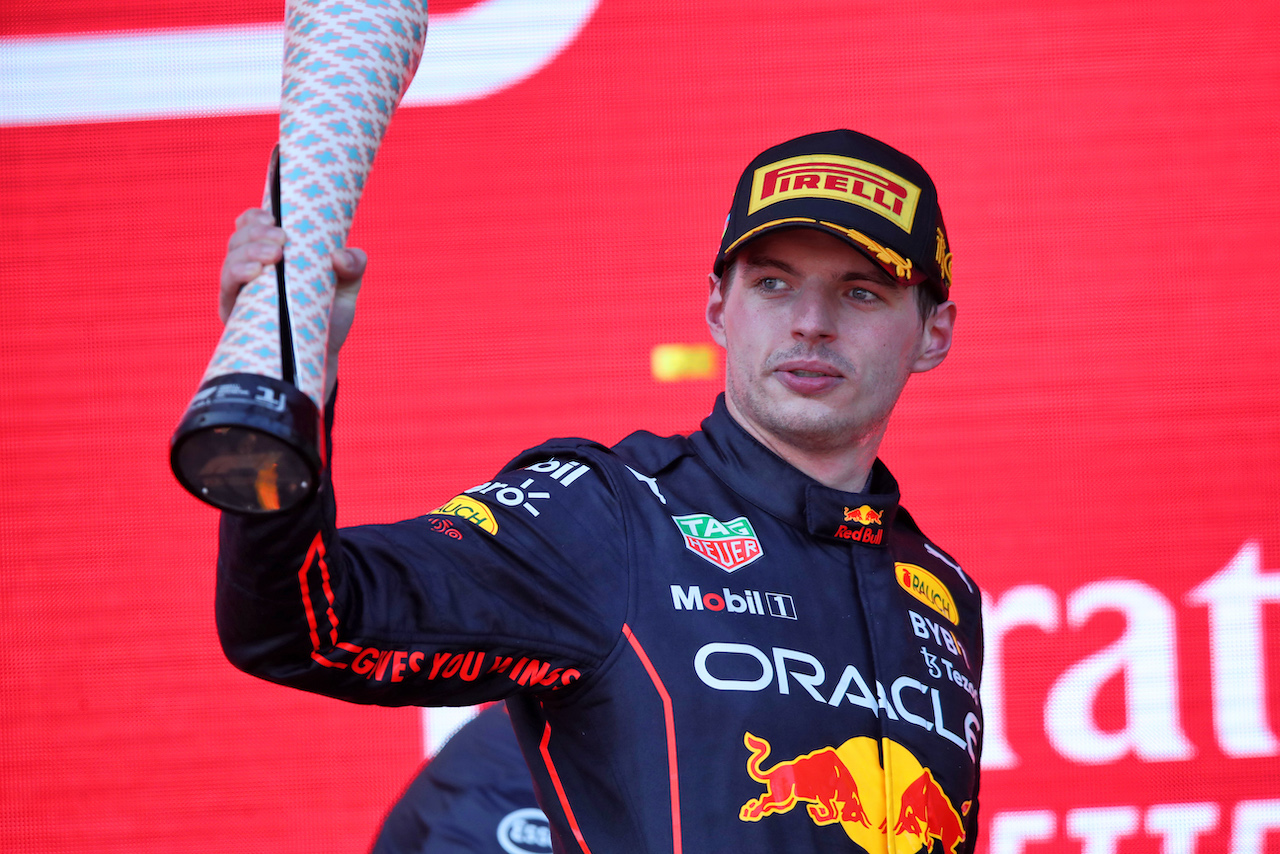 GP AZERBAIJAN, Gara winner Max Verstappen (NLD) Red Bull Racing celebrates on the podium.
12.06.2022. Formula 1 World Championship, Rd 8, Azerbaijan Grand Prix, Baku Street Circuit, Azerbaijan, Gara Day.
 - www.xpbimages.com, EMail: requests@xpbimages.com © Copyright: Coates / XPB Images