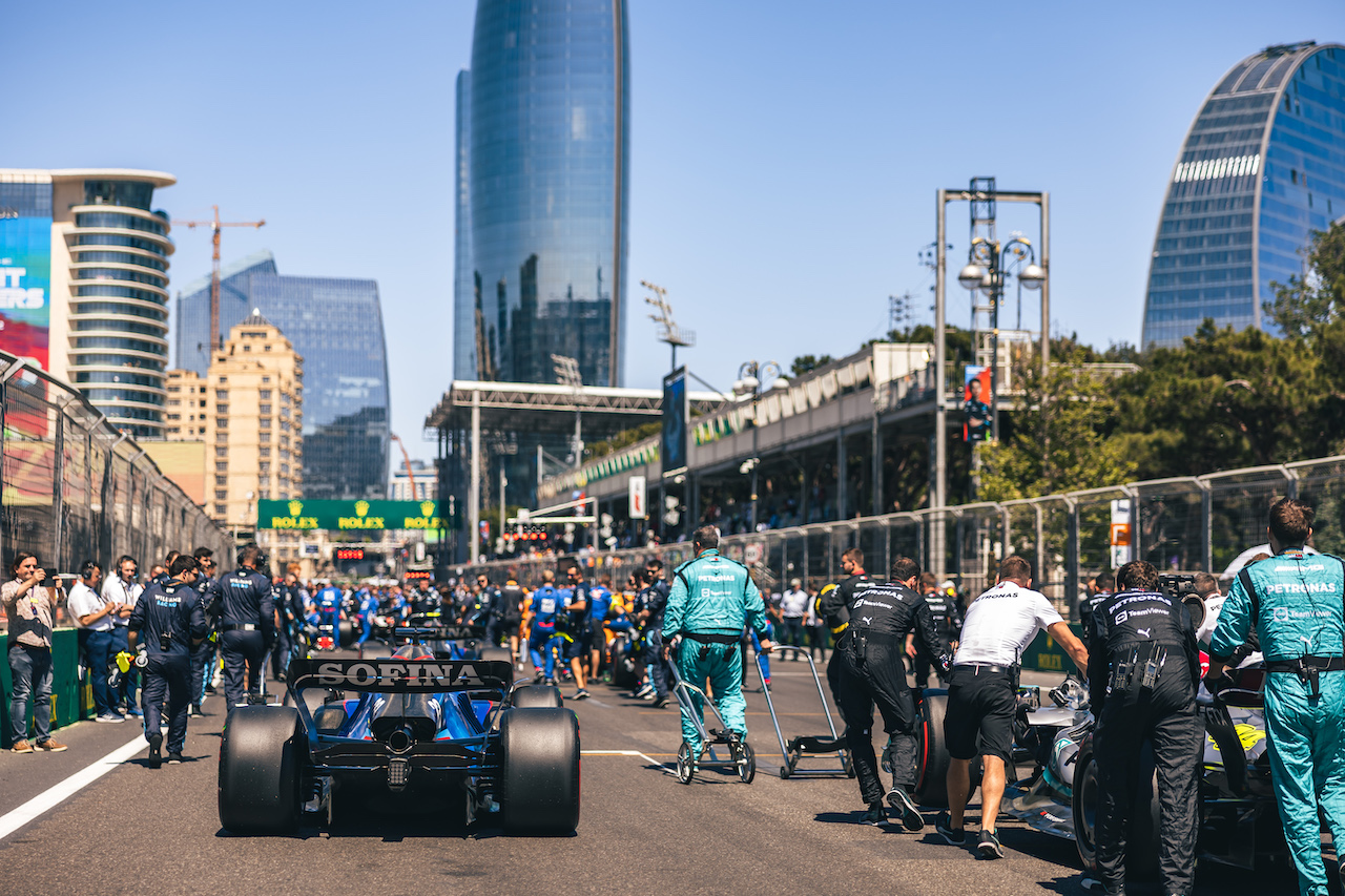 GP AZERBAIJAN, Alexander Albon (THA) Williams Racing FW44 on the grid.
12.06.2022. Formula 1 World Championship, Rd 8, Azerbaijan Grand Prix, Baku Street Circuit, Azerbaijan, Gara Day.
- www.xpbimages.com, EMail: requests@xpbimages.com © Copyright: Bearne / XPB Images