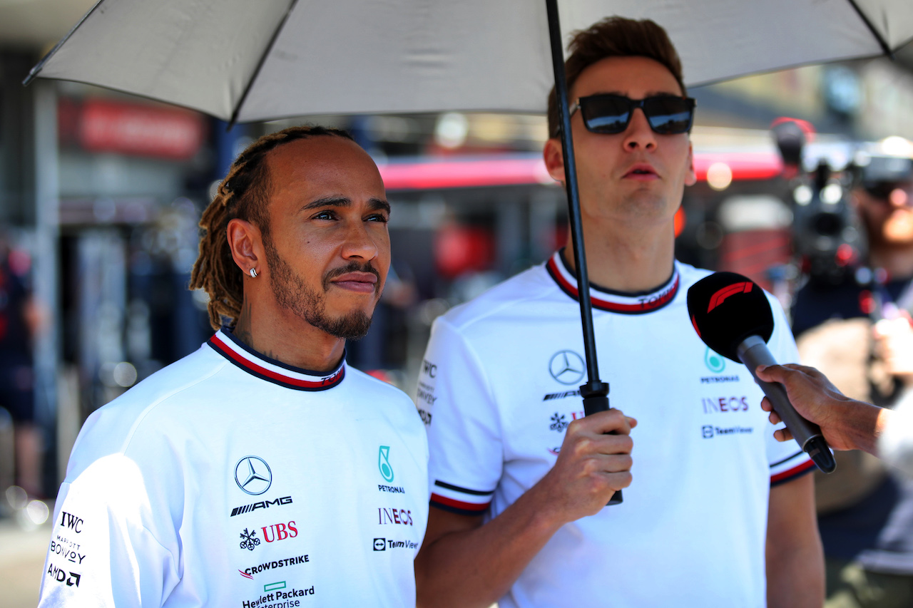 GP AZERBAIJAN, (L to R): Lewis Hamilton (GBR) Mercedes AMG F1 with team mate George Russell (GBR) Mercedes AMG F1.
12.06.2022. Formula 1 World Championship, Rd 8, Azerbaijan Grand Prix, Baku Street Circuit, Azerbaijan, Gara Day.
 - www.xpbimages.com, EMail: requests@xpbimages.com © Copyright: Coates / XPB Images