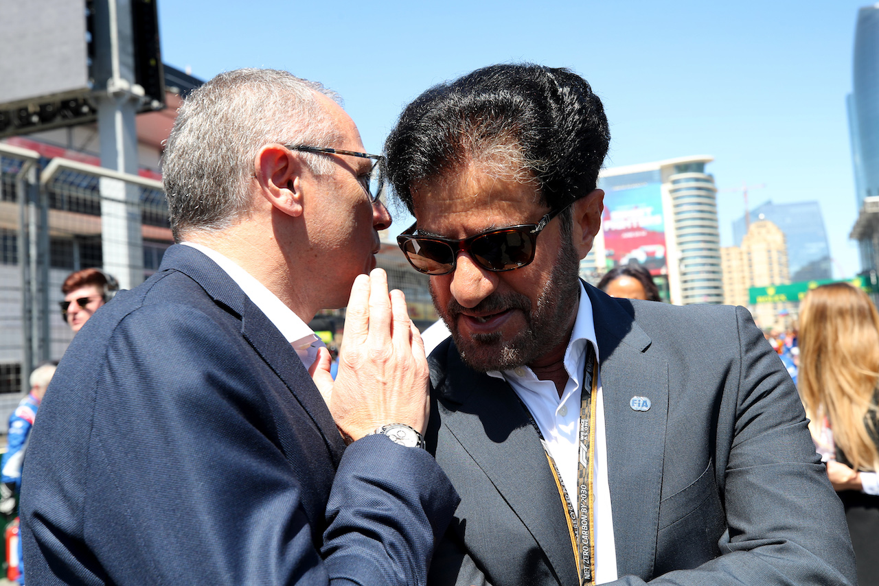 GP AZERBAIJAN, (L to R): Stefano Domenicali (ITA) Formula One President e CEO with Mohammed Bin Sulayem (UAE) FIA President.
12.06.2022. Formula 1 World Championship, Rd 8, Azerbaijan Grand Prix, Baku Street Circuit, Azerbaijan, Gara Day.
 - www.xpbimages.com, EMail: requests@xpbimages.com © Copyright: Coates / XPB Images