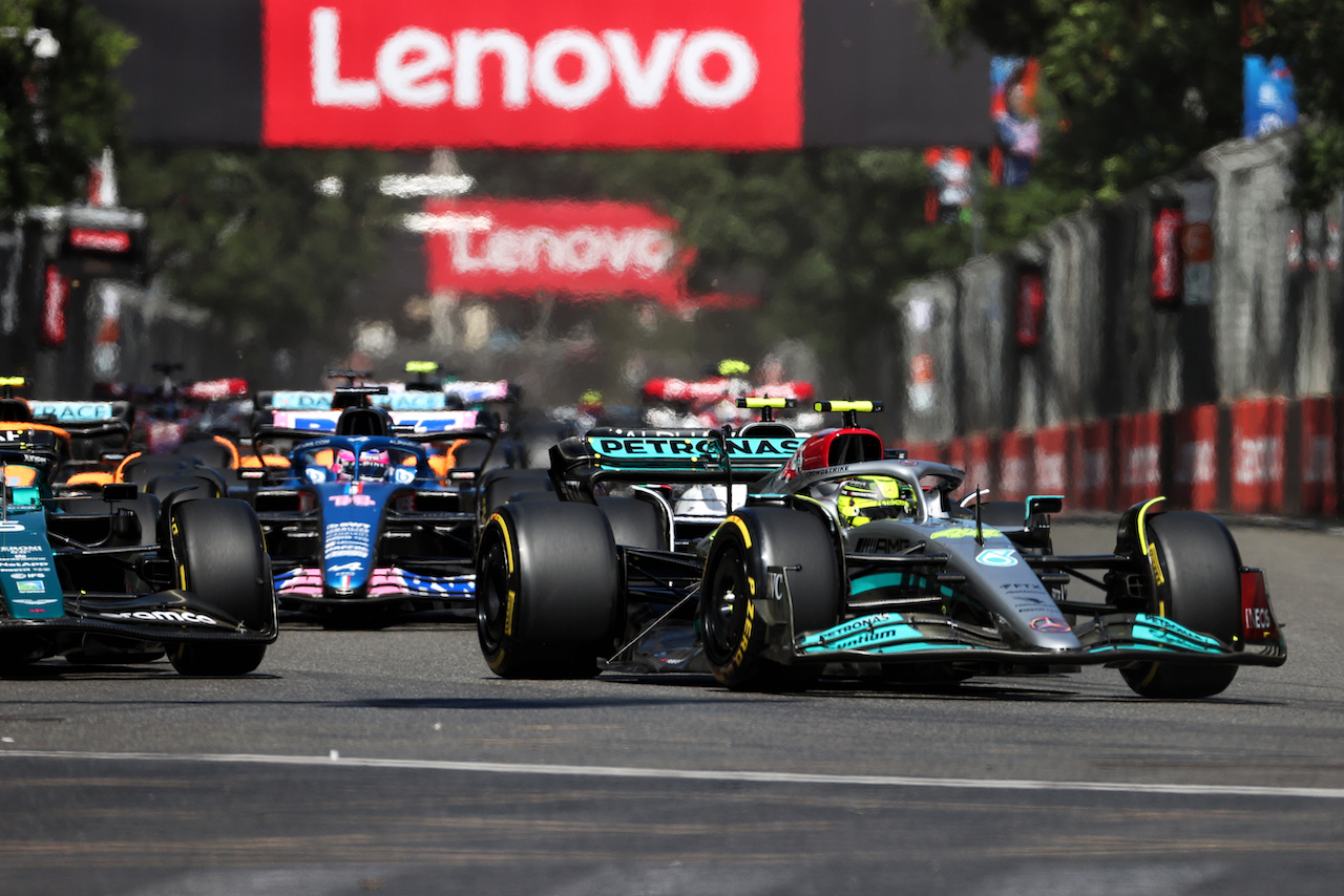 GP AZERBAIJAN, Lewis Hamilton (GBR) Mercedes AMG F1 W13 at the partenza of the race.
12.06.2022. Formula 1 World Championship, Rd 8, Azerbaijan Grand Prix, Baku Street Circuit, Azerbaijan, Gara Day.
- www.xpbimages.com, EMail: requests@xpbimages.com © Copyright: Charniaux / XPB Images