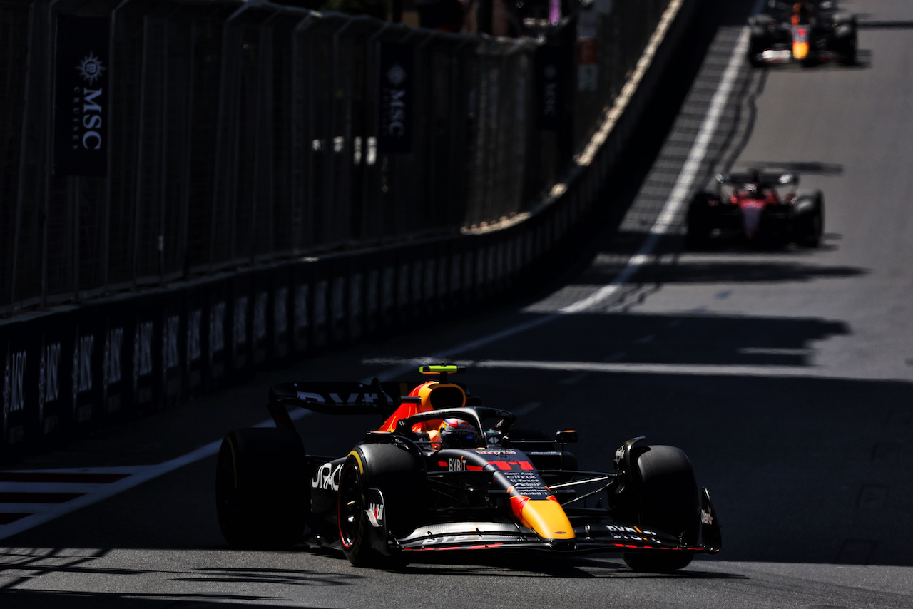 GP AZERBAIJAN, Sergio Perez (MEX) Red Bull Racing RB18.
12.06.2022. Formula 1 World Championship, Rd 8, Azerbaijan Grand Prix, Baku Street Circuit, Azerbaijan, Gara Day.
- www.xpbimages.com, EMail: requests@xpbimages.com © Copyright: Bearne / XPB Images