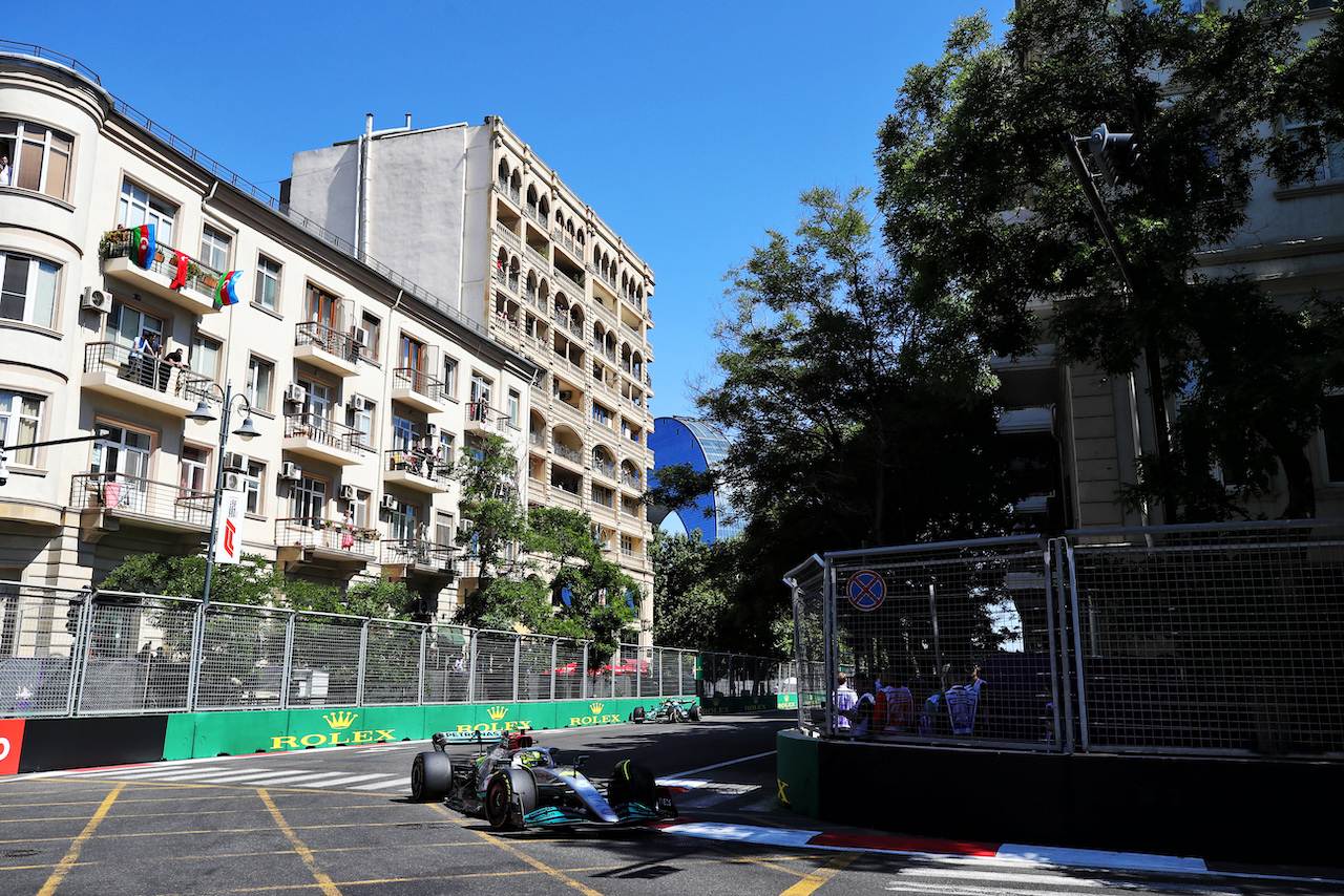 GP AZERBAIJAN, Lewis Hamilton (GBR) Mercedes AMG F1 W13.
12.06.2022. Formula 1 World Championship, Rd 8, Azerbaijan Grand Prix, Baku Street Circuit, Azerbaijan, Gara Day.
 - www.xpbimages.com, EMail: requests@xpbimages.com © Copyright: Coates / XPB Images