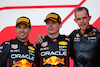 GP AZERBAIJAN, (L to R): Sergio Perez (MEX) Red Bull Racing celebrates his second position on the podium with vincitore e team mate Max Verstappen (NLD) Red Bull Racing; e Tom Hart (GBR) Red Bull Racing Performance Engineer..
12.06.2022. Formula 1 World Championship, Rd 8, Azerbaijan Grand Prix, Baku Street Circuit, Azerbaijan, Gara Day.
 - www.xpbimages.com, EMail: requests@xpbimages.com © Copyright: Coates / XPB Images