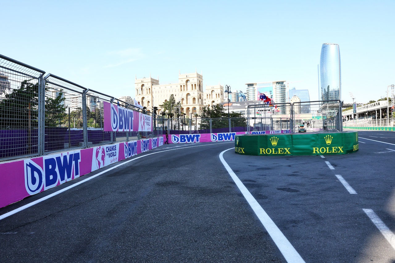 GP AZERBAIJAN, Pit lane entrance reprofiled.
09.06.2022. Formula 1 World Championship, Rd 8, Azerbaijan Grand Prix, Baku Street Circuit, Azerbaijan, Preparation Day.
- www.xpbimages.com, EMail: requests@xpbimages.com © Copyright: Batchelor / XPB Images