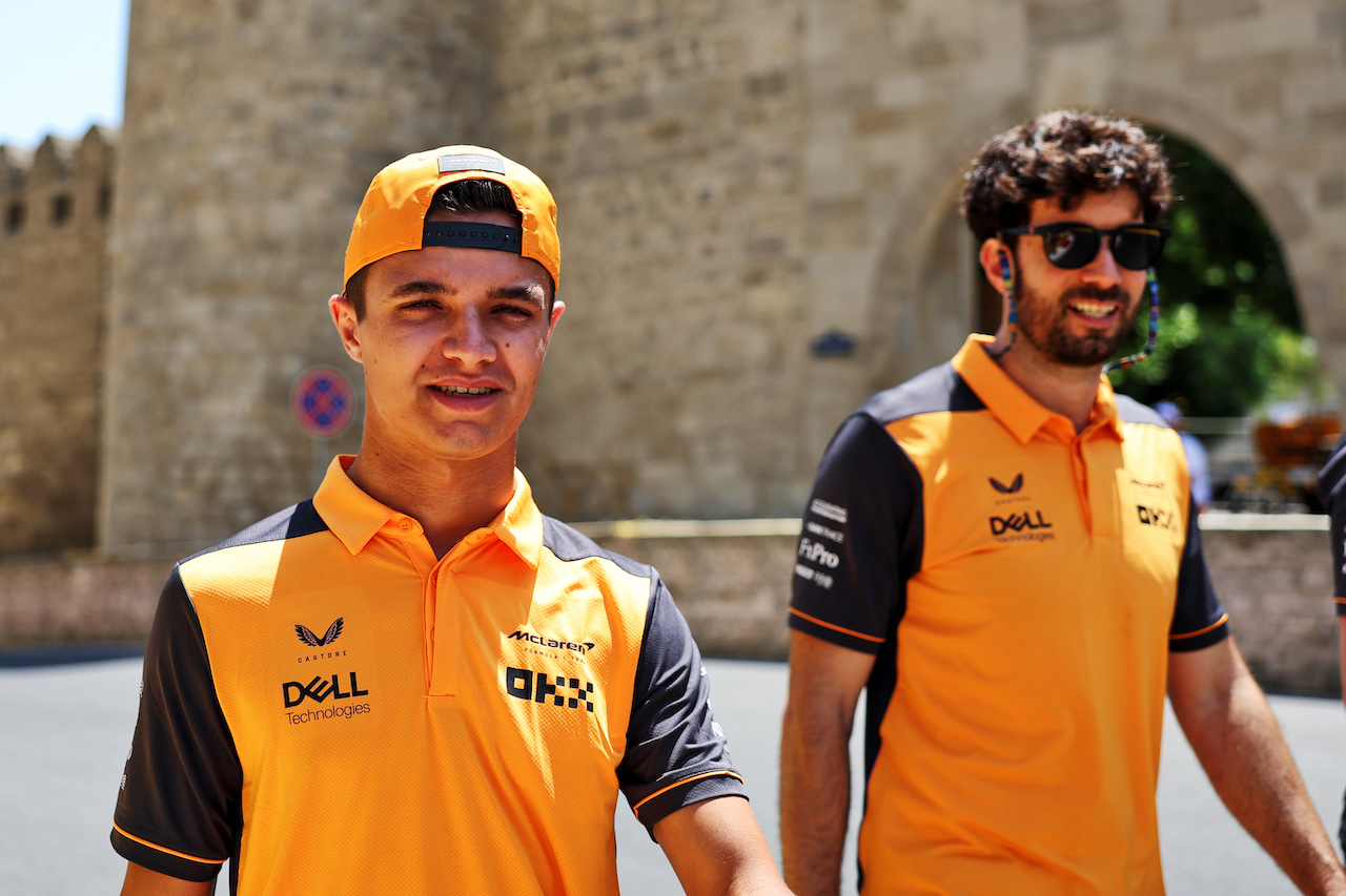 GP AZERBAIJAN, Lando Norris (GBR) McLaren walks the circuit with the team.
09.06.2022. Formula 1 World Championship, Rd 8, Azerbaijan Grand Prix, Baku Street Circuit, Azerbaijan, Preparation Day.
- www.xpbimages.com, EMail: requests@xpbimages.com © Copyright: Bearne / XPB Images