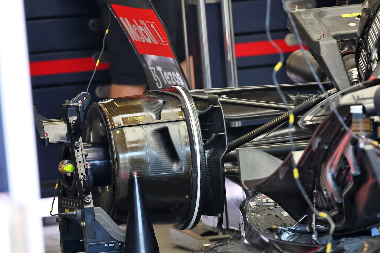 GP AZERBAIJAN, Red Bull Racing RB18 brake detail.
09.06.2022. Formula 1 World Championship, Rd 8, Azerbaijan Grand Prix, Baku Street Circuit, Azerbaijan, Preparation Day.
- www.xpbimages.com, EMail: requests@xpbimages.com © Copyright: Batchelor / XPB Images