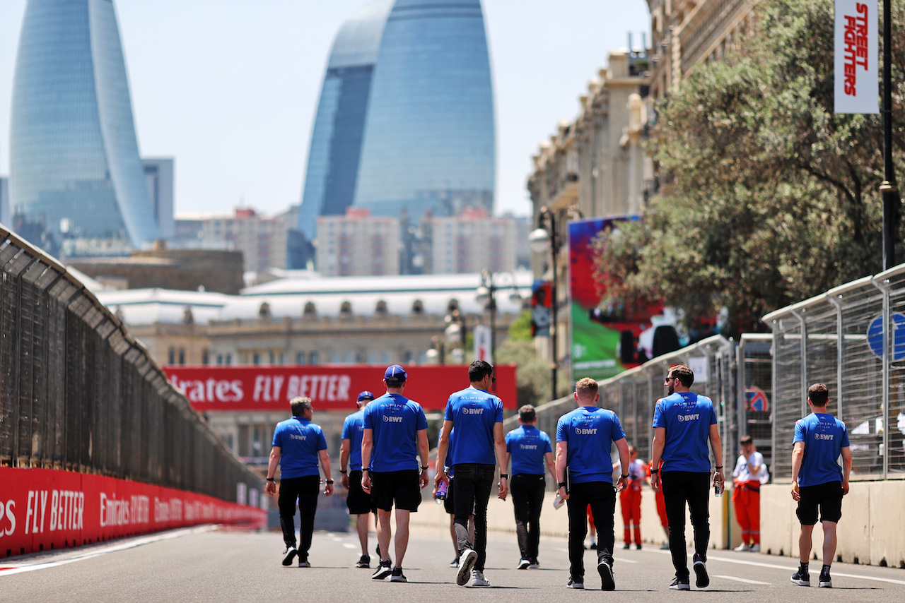 GP AZERBAIJAN, Esteban Ocon (FRA) Alpine F1 Team walks the circuit with the team.
09.06.2022. Formula 1 World Championship, Rd 8, Azerbaijan Grand Prix, Baku Street Circuit, Azerbaijan, Preparation Day.
- www.xpbimages.com, EMail: requests@xpbimages.com © Copyright: Charniaux / XPB Images