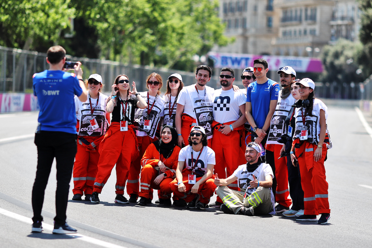 GP AZERBAIJAN, Esteban Ocon (FRA) Alpine F1 Team with marshals on the circuit.
09.06.2022. Formula 1 World Championship, Rd 8, Azerbaijan Grand Prix, Baku Street Circuit, Azerbaijan, Preparation Day.
- www.xpbimages.com, EMail: requests@xpbimages.com © Copyright: Charniaux / XPB Images