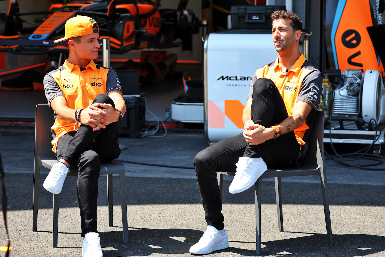 GP AZERBAIJAN, (L to R): Lando Norris (GBR) McLaren with team mate Daniel Ricciardo (AUS) McLaren.
09.06.2022. Formula 1 World Championship, Rd 8, Azerbaijan Grand Prix, Baku Street Circuit, Azerbaijan, Preparation Day.
- www.xpbimages.com, EMail: requests@xpbimages.com © Copyright: Batchelor / XPB Images