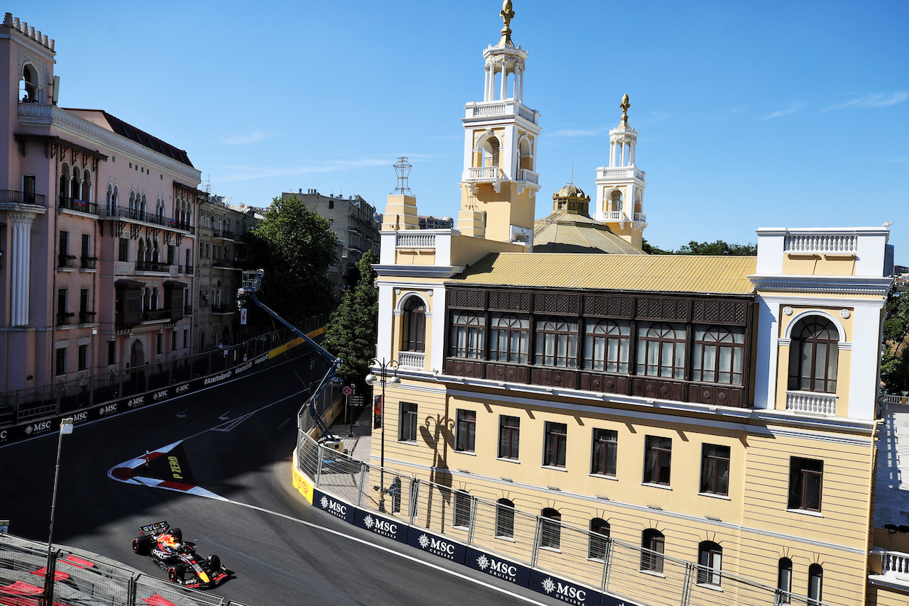 GP AZERBAIJAN, Max Verstappen (NLD) Red Bull Racing RB18.
11.06.2022. Formula 1 World Championship, Rd 8, Azerbaijan Grand Prix, Baku Street Circuit, Azerbaijan, Qualifiche Day.
 - www.xpbimages.com, EMail: requests@xpbimages.com © Copyright: Coates / XPB Images