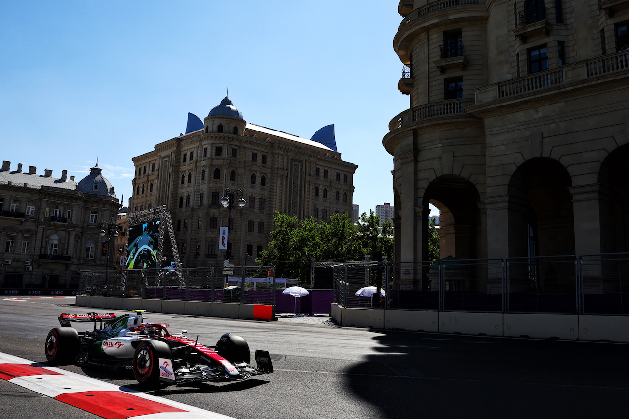 GP AZERBAIJAN, Guanyu Zhou (CHN) Alfa Romeo F1 Team C42.
11.06.2022. Formula 1 World Championship, Rd 8, Azerbaijan Grand Prix, Baku Street Circuit, Azerbaijan, Qualifiche Day.
- www.xpbimages.com, EMail: requests@xpbimages.com © Copyright: Batchelor / XPB Images