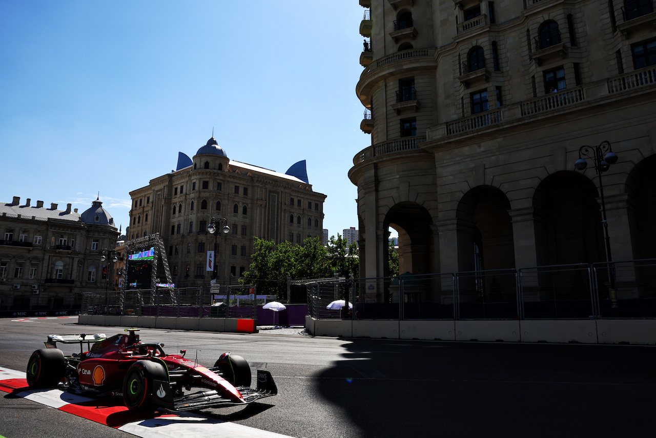 GP AZERBAIJAN, Carlos Sainz Jr (ESP) Ferrari F1-75.
11.06.2022. Formula 1 World Championship, Rd 8, Azerbaijan Grand Prix, Baku Street Circuit, Azerbaijan, Qualifiche Day.
- www.xpbimages.com, EMail: requests@xpbimages.com © Copyright: Batchelor / XPB Images
