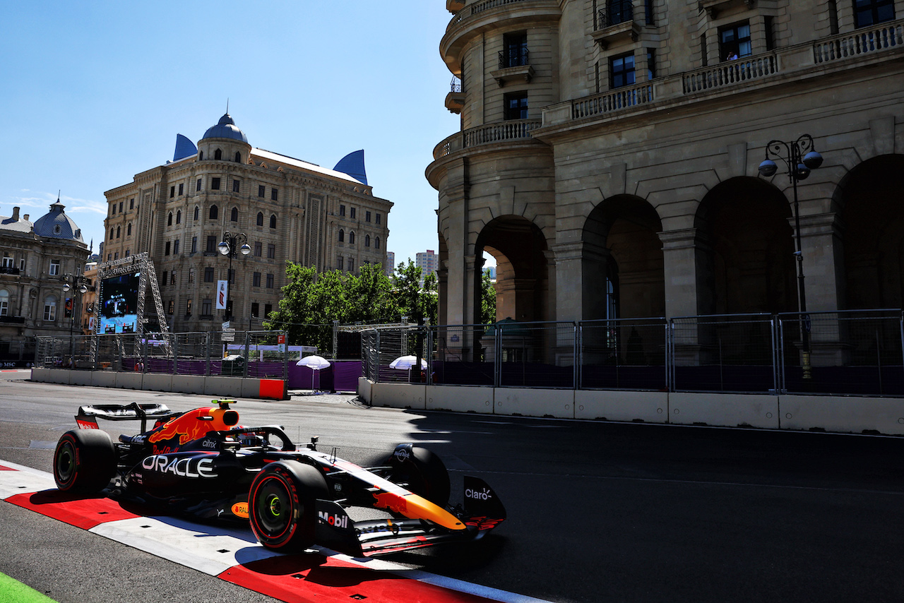 GP AZERBAIJAN, Sergio Perez (MEX) Red Bull Racing RB18.
11.06.2022. Formula 1 World Championship, Rd 8, Azerbaijan Grand Prix, Baku Street Circuit, Azerbaijan, Qualifiche Day.
- www.xpbimages.com, EMail: requests@xpbimages.com © Copyright: Batchelor / XPB Images