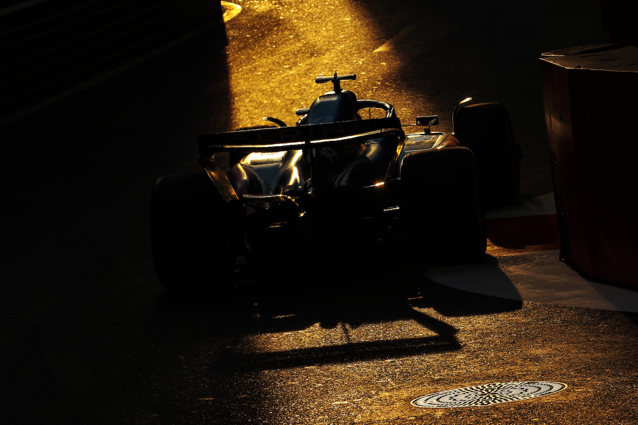 GP AZERBAIJAN, Fernando Alonso (ESP), Alpine F1 Team 
11.06.2022. Formula 1 World Championship, Rd 8, Azerbaijan Grand Prix, Baku Street Circuit, Azerbaijan, Qualifiche Day.
- www.xpbimages.com, EMail: requests@xpbimages.com ¬© Copyright: Charniaux / XPB Images