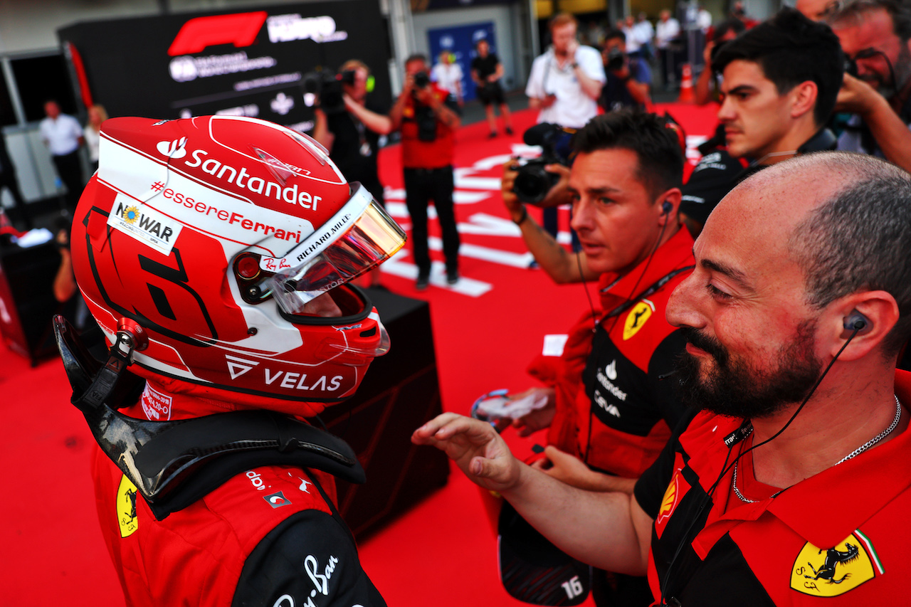 GP AZERBAIJAN, Charles Leclerc (MON) Ferrari celebrates his pole position in qualifying parc ferme with the team.
11.06.2022. Formula 1 World Championship, Rd 8, Azerbaijan Grand Prix, Baku Street Circuit, Azerbaijan, Qualifiche Day.
- www.xpbimages.com, EMail: requests@xpbimages.com © Copyright: Batchelor / XPB Images