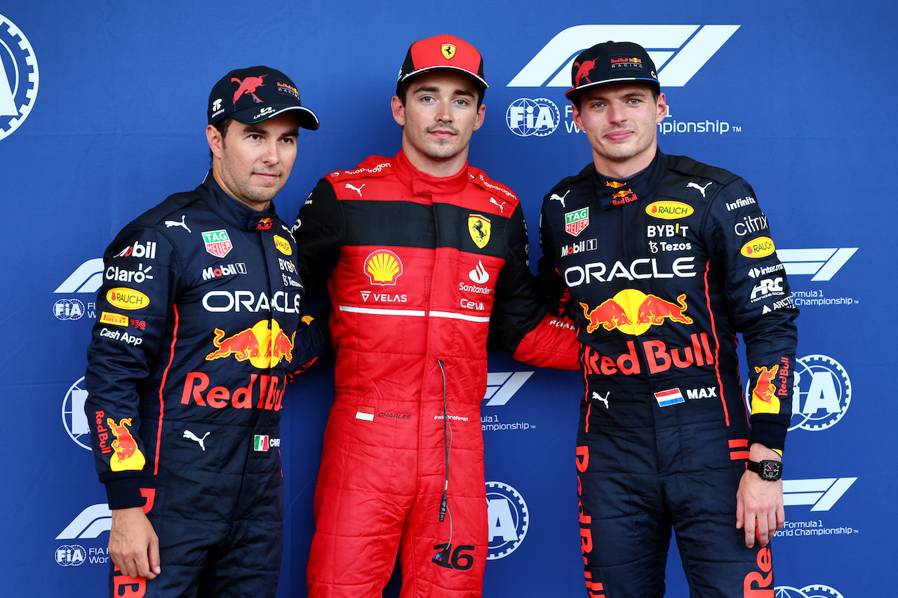GP AZERBAIJAN, Qualifiche top three in parc ferme (L to R): Sergio Perez (MEX) Red Bull Racing, second; Charles Leclerc (MON) Ferrari, pole position; Max Verstappen (NLD) Red Bull Racing, third.
11.06.2022. Formula 1 World Championship, Rd 8, Azerbaijan Grand Prix, Baku Street Circuit, Azerbaijan, Qualifiche Day.
- www.xpbimages.com, EMail: requests@xpbimages.com © Copyright: Batchelor / XPB Images