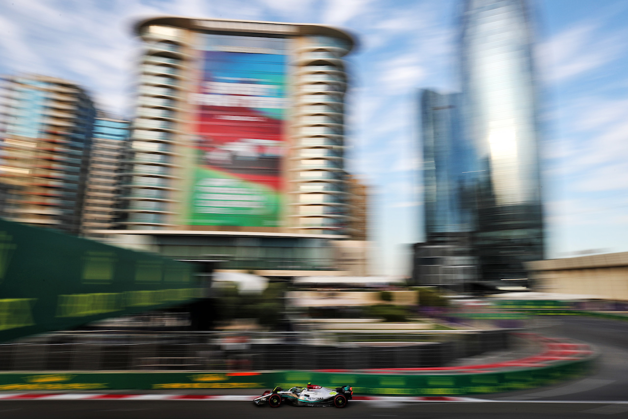 GP AZERBAIJAN, Lewis Hamilton (GBR) Mercedes AMG F1 W13.
11.06.2022. Formula 1 World Championship, Rd 8, Azerbaijan Grand Prix, Baku Street Circuit, Azerbaijan, Qualifiche Day.
 - www.xpbimages.com, EMail: requests@xpbimages.com © Copyright: Coates / XPB Images