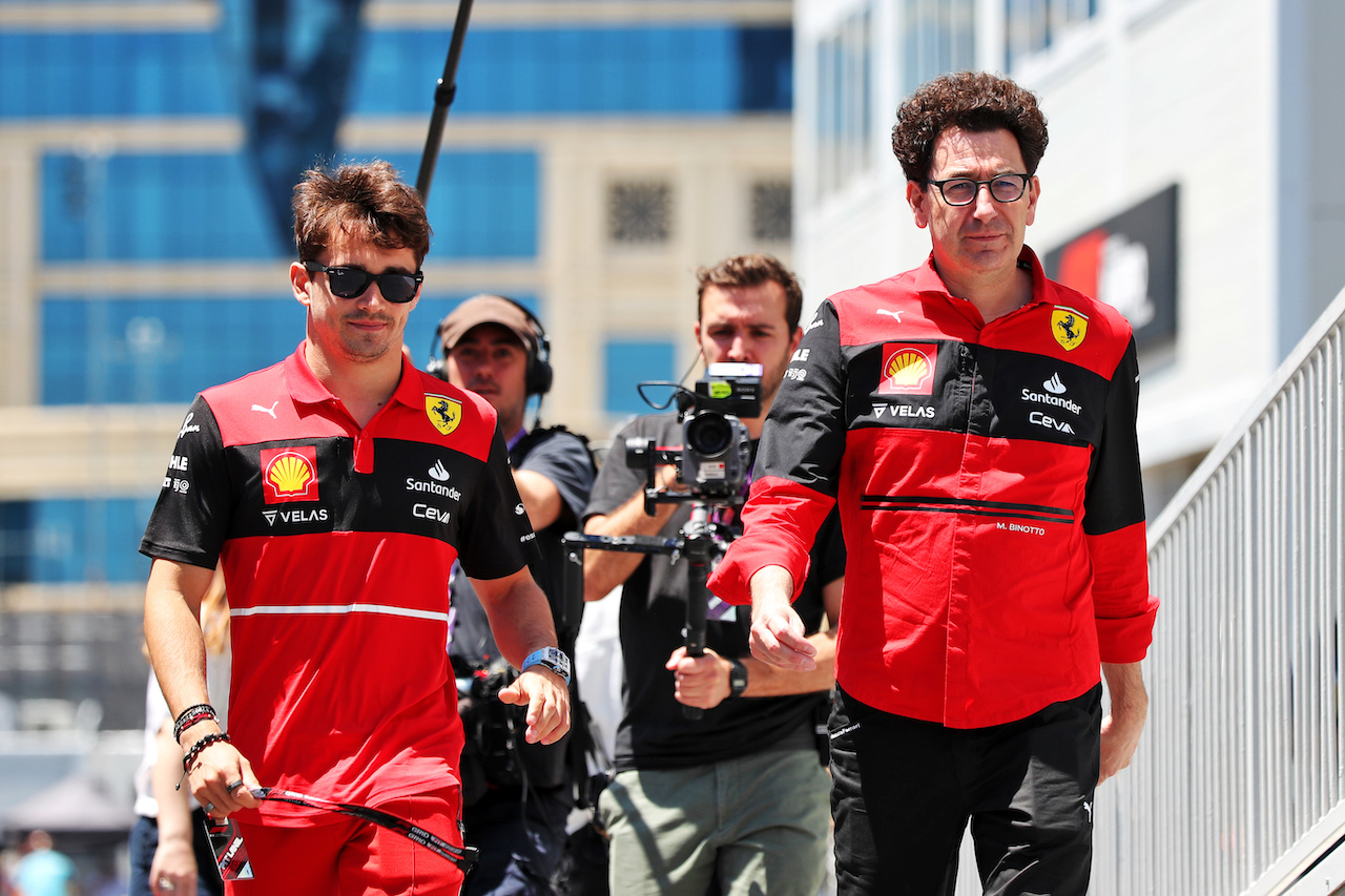 GP AZERBAIJAN, (L to R): Charles Leclerc (MON) Ferrari with Mattia Binotto (ITA) Ferrari Team Principal.
11.06.2022. Formula 1 World Championship, Rd 8, Azerbaijan Grand Prix, Baku Street Circuit, Azerbaijan, Qualifiche Day.
 - www.xpbimages.com, EMail: requests@xpbimages.com © Copyright: Coates / XPB Images