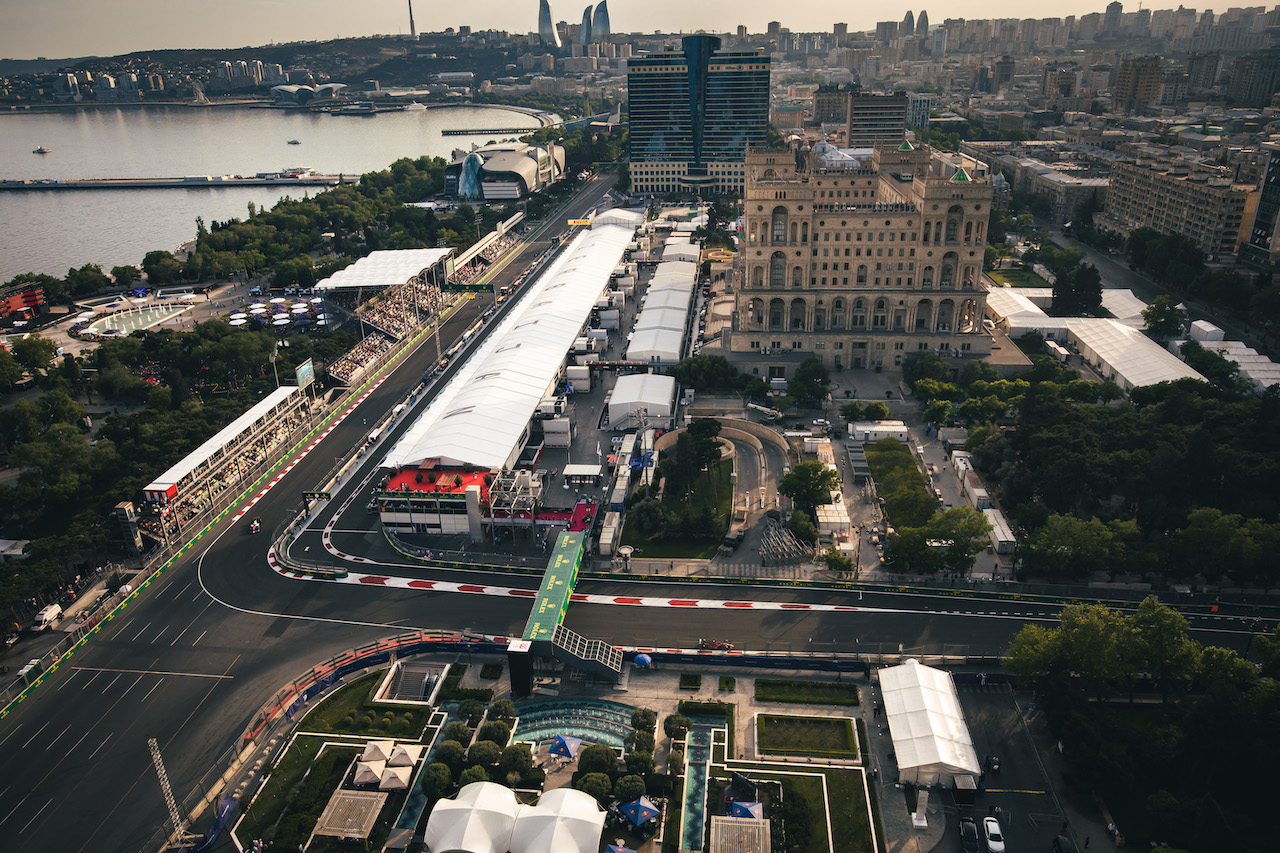 GP AZERBAIJAN, Carlos Sainz Jr (ESP) Ferrari F1-75.
11.06.2022. Formula 1 World Championship, Rd 8, Azerbaijan Grand Prix, Baku Street Circuit, Azerbaijan, Qualifiche Day.
- www.xpbimages.com, EMail: requests@xpbimages.com © Copyright: Bearne / XPB Images