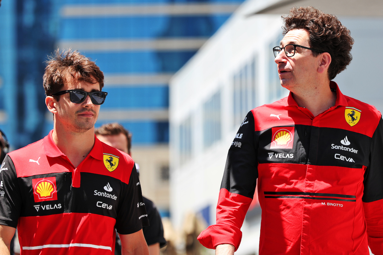GP AZERBAIJAN, (L to R): Charles Leclerc (MON) Ferrari with Mattia Binotto (ITA) Ferrari Team Principal.
11.06.2022. Formula 1 World Championship, Rd 8, Azerbaijan Grand Prix, Baku Street Circuit, Azerbaijan, Qualifiche Day.
 - www.xpbimages.com, EMail: requests@xpbimages.com © Copyright: Coates / XPB Images