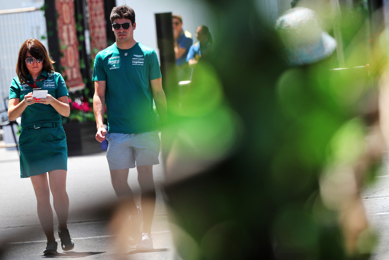GP AZERBAIJAN, (L to R): Joanne Revill (GBR) Aston Martin F1 Team Senior Media Officer e Lance Stroll (CDN) Aston Martin F1 Team.
11.06.2022. Formula 1 World Championship, Rd 8, Azerbaijan Grand Prix, Baku Street Circuit, Azerbaijan, Qualifiche Day.
 - www.xpbimages.com, EMail: requests@xpbimages.com © Copyright: Coates / XPB Images