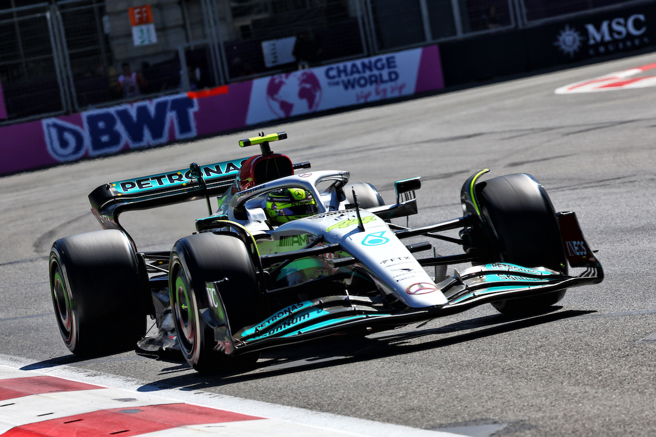GP AZERBAIJAN, Lewis Hamilton (GBR) Mercedes AMG F1 W13.
11.06.2022. Formula 1 World Championship, Rd 8, Azerbaijan Grand Prix, Baku Street Circuit, Azerbaijan, Qualifiche Day.
- www.xpbimages.com, EMail: requests@xpbimages.com © Copyright: Batchelor / XPB Images