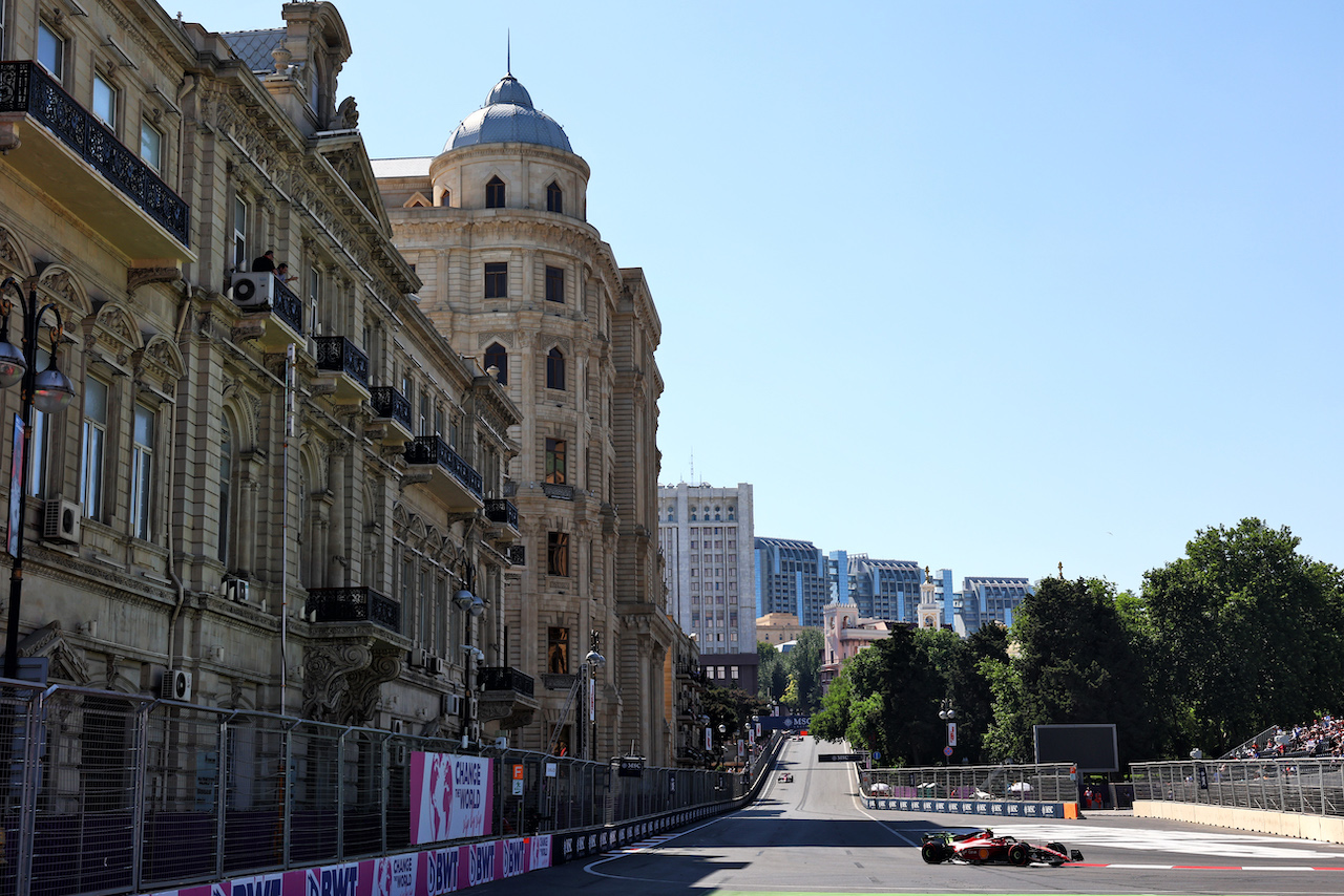 GP AZERBAIJAN, Carlos Sainz Jr (ESP) Ferrari F1-75.
11.06.2022. Formula 1 World Championship, Rd 8, Azerbaijan Grand Prix, Baku Street Circuit, Azerbaijan, Qualifiche Day.
- www.xpbimages.com, EMail: requests@xpbimages.com © Copyright: Batchelor / XPB Images