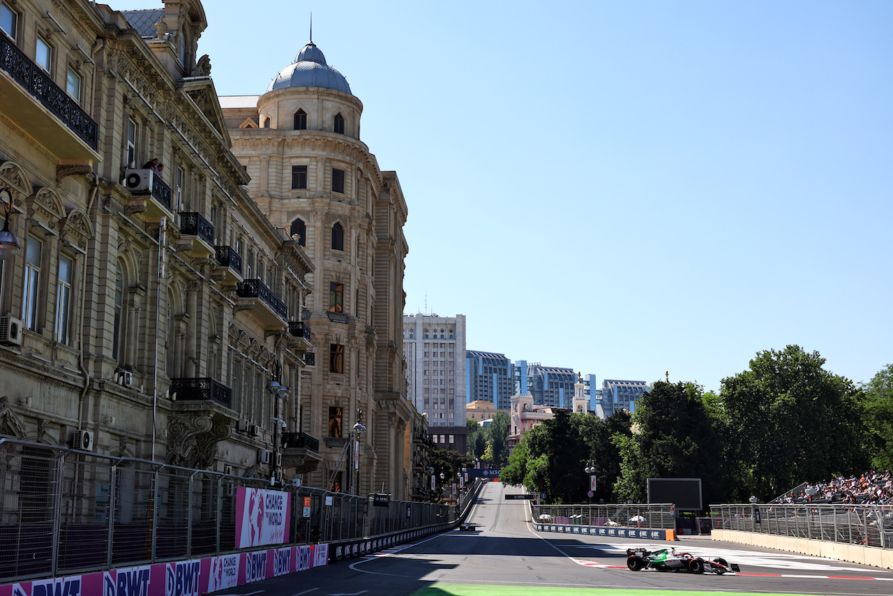GP AZERBAIJAN, Guanyu Zhou (CHN) Alfa Romeo F1 Team C42.
11.06.2022. Formula 1 World Championship, Rd 8, Azerbaijan Grand Prix, Baku Street Circuit, Azerbaijan, Qualifiche Day.
- www.xpbimages.com, EMail: requests@xpbimages.com © Copyright: Batchelor / XPB Images