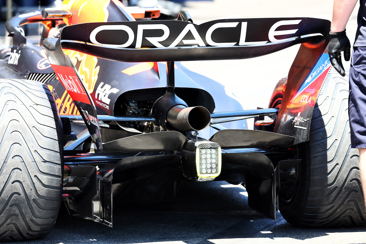 GP AZERBAIJAN, Red Bull Racing RB18 rear wing e diffuser.
10.06.2022. Formula 1 World Championship, Rd 8, Azerbaijan Grand Prix, Baku Street Circuit, Azerbaijan, Practice Day.
- www.xpbimages.com, EMail: requests@xpbimages.com © Copyright: Batchelor / XPB Images
