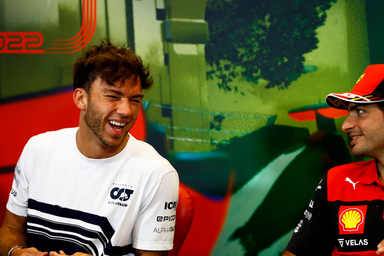 GP AZERBAIJAN, (L to R): Pierre Gasly (FRA) AlphaTauri e Carlos Sainz Jr (ESP) Ferrari in the FIA Press Conference.
10.06.2022. Formula 1 World Championship, Rd 8, Azerbaijan Grand Prix, Baku Street Circuit, Azerbaijan, Practice Day.
- www.xpbimages.com, EMail: requests@xpbimages.com © Copyright: XPB Images