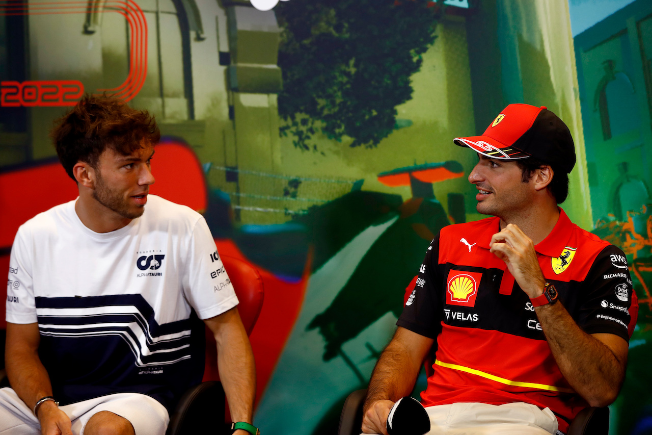 GP AZERBAIJAN, (L to R): Pierre Gasly (FRA) AlphaTauri e Carlos Sainz Jr (ESP) Ferrari in the FIA Press Conference.
10.06.2022. Formula 1 World Championship, Rd 8, Azerbaijan Grand Prix, Baku Street Circuit, Azerbaijan, Practice Day.
- www.xpbimages.com, EMail: requests@xpbimages.com © Copyright: XPB Images