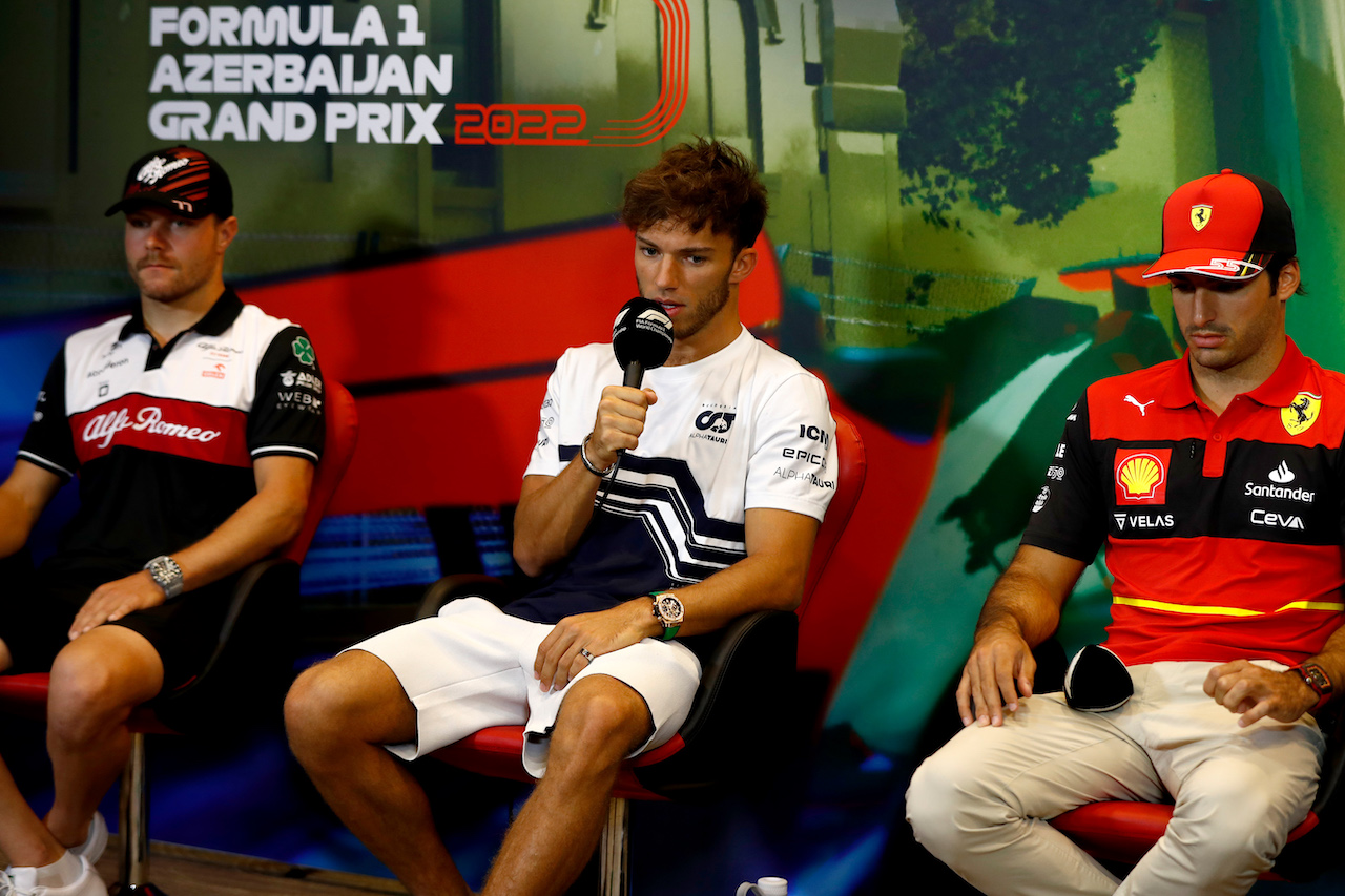 GP AZERBAIJAN, (L to R): Valtteri Bottas (FIN) Alfa Romeo F1 Team; Pierre Gasly (FRA) AlphaTauri; e Carlos Sainz Jr (ESP) Ferrari, in the FIA Press Conference.
10.06.2022. Formula 1 World Championship, Rd 8, Azerbaijan Grand Prix, Baku Street Circuit, Azerbaijan, Practice Day.
- www.xpbimages.com, EMail: requests@xpbimages.com © Copyright: XPB Images