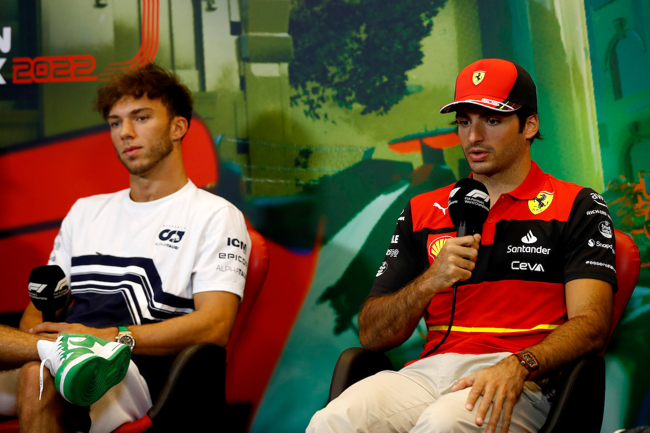 GP AZERBAIJAN, (L to R): Pierre Gasly (FRA) AlphaTauri e Carlos Sainz Jr (ESP) Ferrari in the FIA Press Conference.
10.06.2022. Formula 1 World Championship, Rd 8, Azerbaijan Grand Prix, Baku Street Circuit, Azerbaijan, Practice Day.
- www.xpbimages.com, EMail: requests@xpbimages.com © Copyright: XPB Images