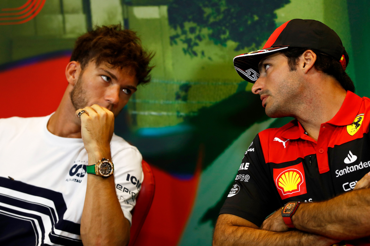 GP AZERBAIJAN, (L to R): Pierre Gasly (FRA) AlphaTauri e Carlos Sainz Jr (ESP) Ferrari in the FIA Press Conference.
10.06.2022. Formula 1 World Championship, Rd 8, Azerbaijan Grand Prix, Baku Street Circuit, Azerbaijan, Practice Day.
- www.xpbimages.com, EMail: requests@xpbimages.com © Copyright: XPB Images