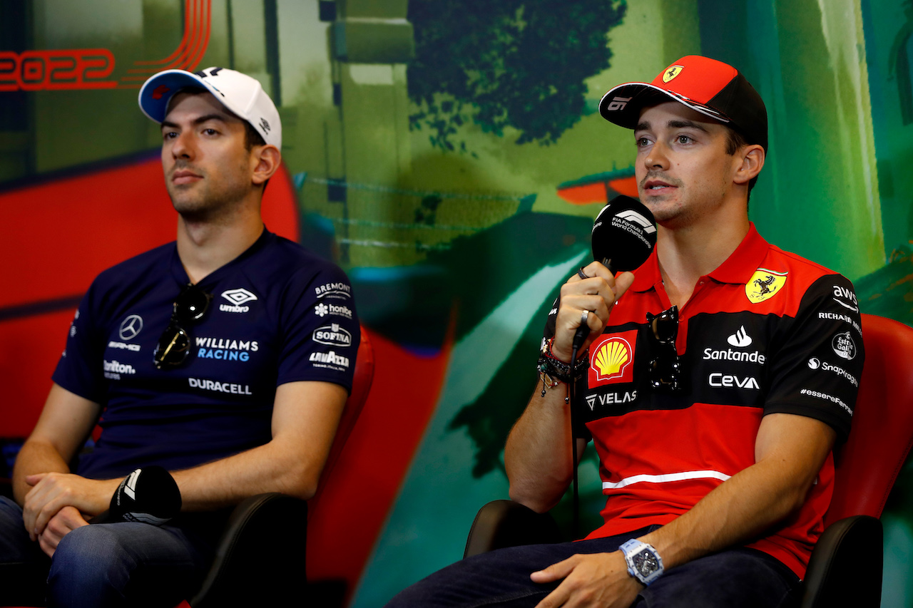 GP AZERBAIJAN, (L to R): Nicholas Latifi (CDN) Williams Racing e Charles Leclerc (MON) Ferrari in the FIA Press Conference.
10.06.2022. Formula 1 World Championship, Rd 8, Azerbaijan Grand Prix, Baku Street Circuit, Azerbaijan, Practice Day.
- www.xpbimages.com, EMail: requests@xpbimages.com © Copyright: XPB Images