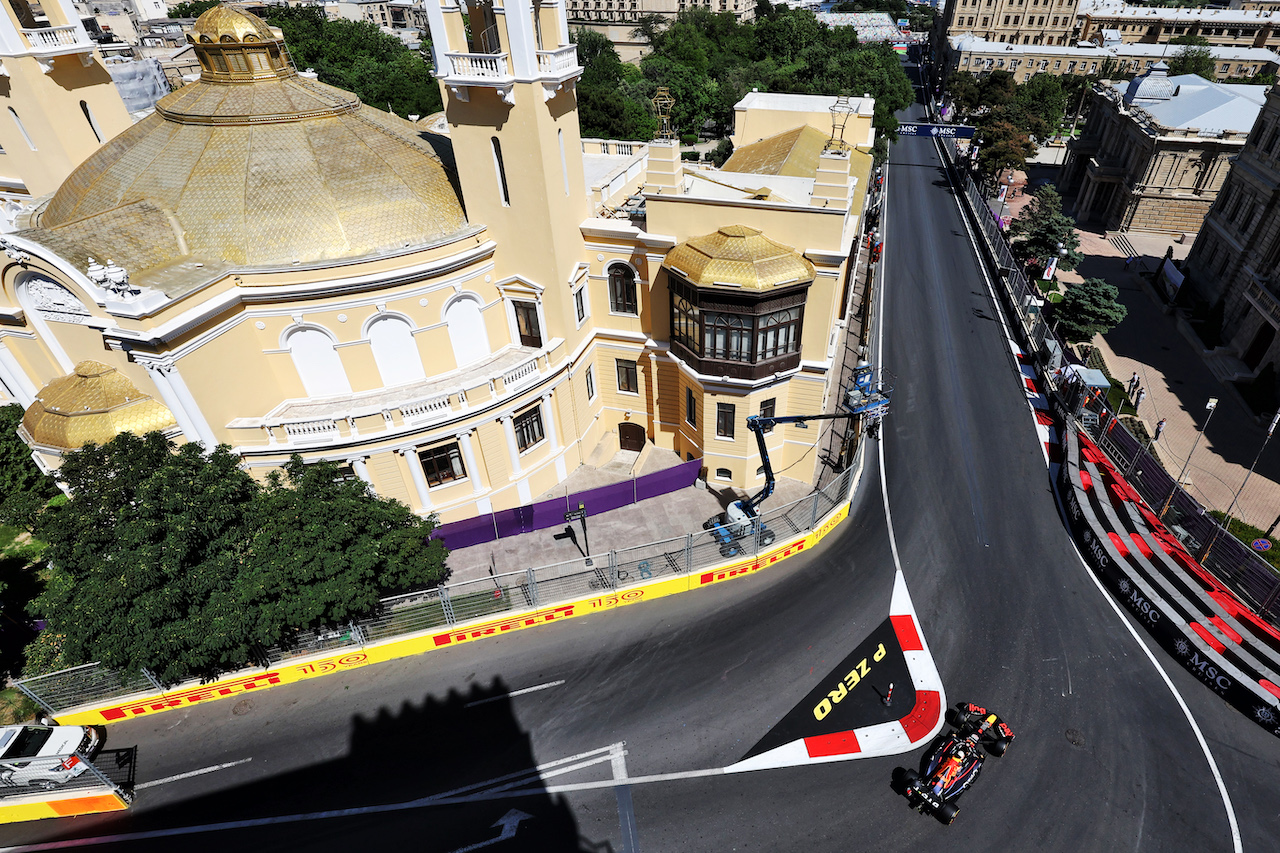 GP AZERBAIJAN, Max Verstappen (NLD) Red Bull Racing RB18.
10.06.2022. Formula 1 World Championship, Rd 8, Azerbaijan Grand Prix, Baku Street Circuit, Azerbaijan, Practice Day.
- www.xpbimages.com, EMail: requests@xpbimages.com © Copyright: Bearne / XPB Images