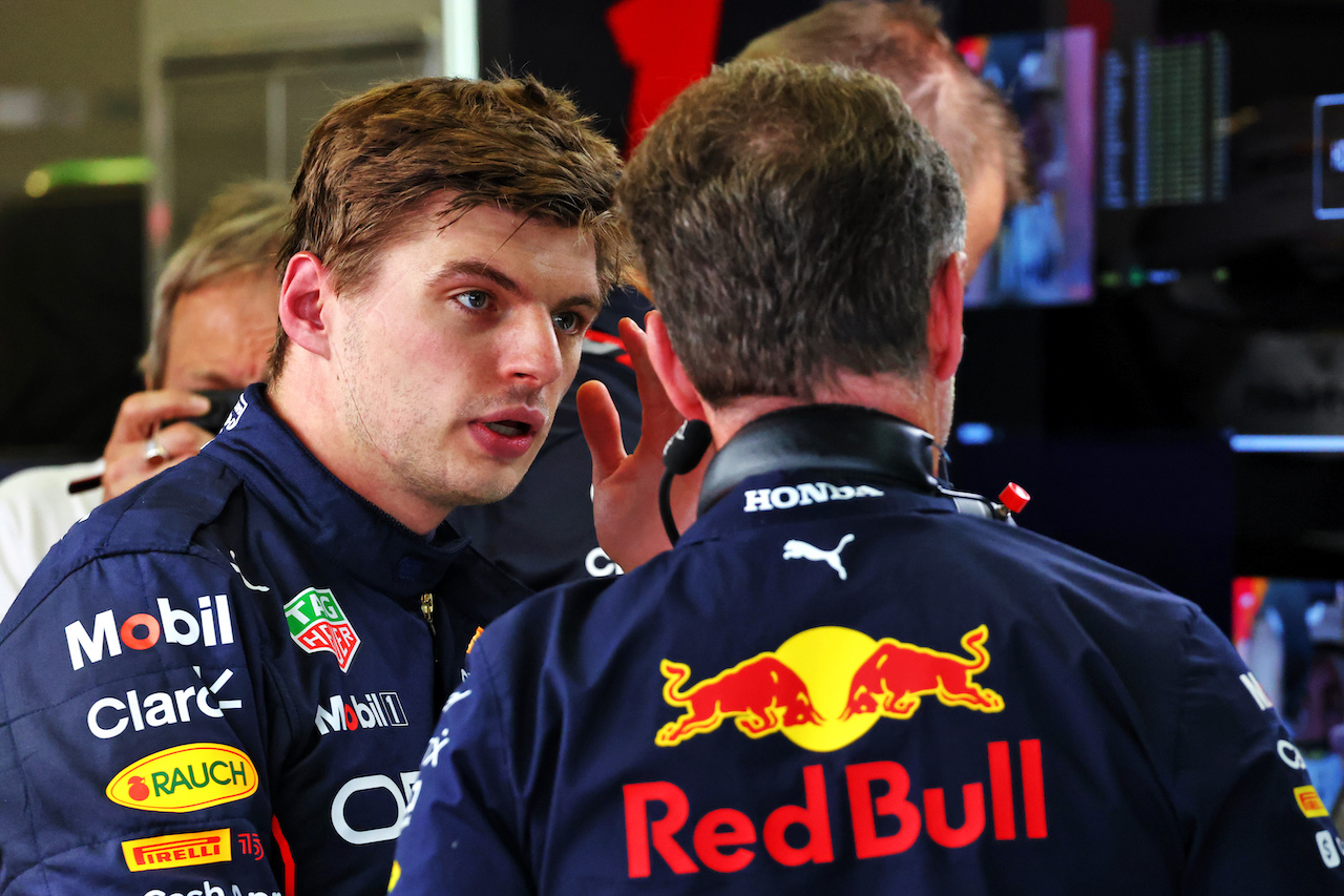 GP AZERBAIJAN, (L to R): Max Verstappen (NLD) Red Bull Racing with Christian Horner (GBR) Red Bull Racing Team Principal.
10.06.2022. Formula 1 World Championship, Rd 8, Azerbaijan Grand Prix, Baku Street Circuit, Azerbaijan, Practice Day.
- www.xpbimages.com, EMail: requests@xpbimages.com © Copyright: Batchelor / XPB Images