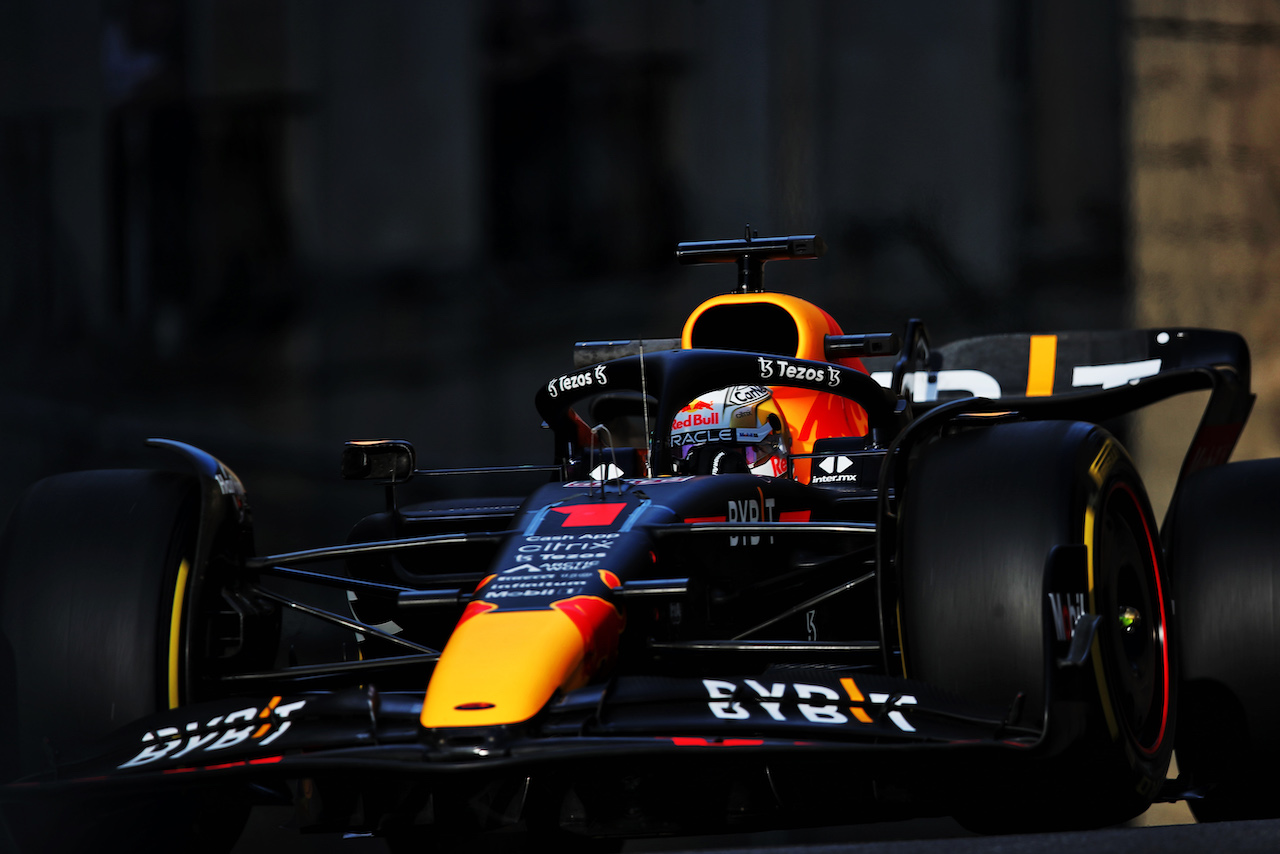 GP AZERBAIJAN, Max Verstappen (NLD) Red Bull Racing RB18.
10.06.2022. Formula 1 World Championship, Rd 8, Azerbaijan Grand Prix, Baku Street Circuit, Azerbaijan, Practice Day.
 - www.xpbimages.com, EMail: requests@xpbimages.com © Copyright: Coates / XPB Images