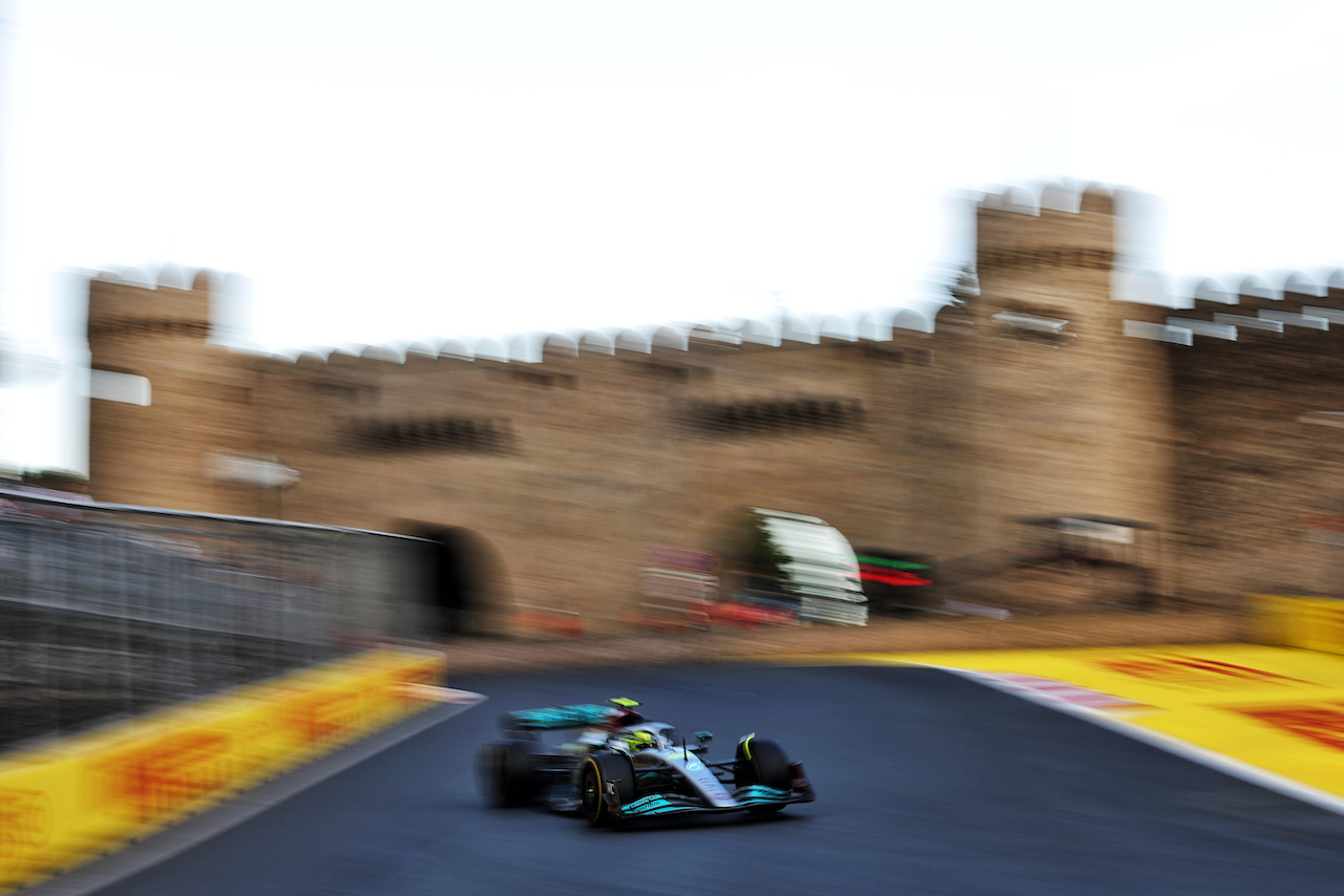 GP AZERBAIJAN, Lewis Hamilton (GBR) Mercedes AMG F1 W13.
10.06.2022. Formula 1 World Championship, Rd 8, Azerbaijan Grand Prix, Baku Street Circuit, Azerbaijan, Practice Day.
- www.xpbimages.com, EMail: requests@xpbimages.com © Copyright: Bearne / XPB Images