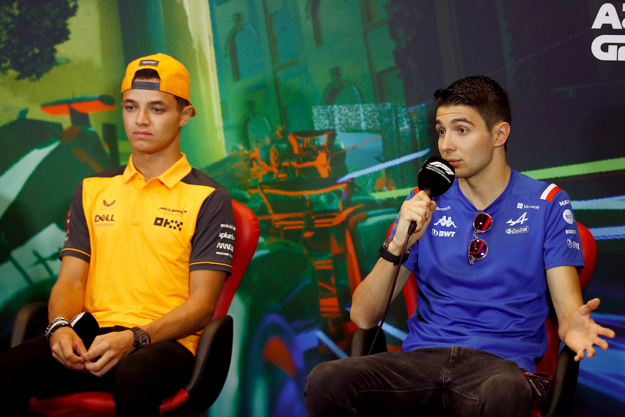 GP AZERBAIJAN, (L to R): Lando Norris (GBR) McLaren e Esteban Ocon (FRA) Alpine F1 Team in the FIA Press Conference.
10.06.2022. Formula 1 World Championship, Rd 8, Azerbaijan Grand Prix, Baku Street Circuit, Azerbaijan, Practice Day.
- www.xpbimages.com, EMail: requests@xpbimages.com © Copyright: XPB Images