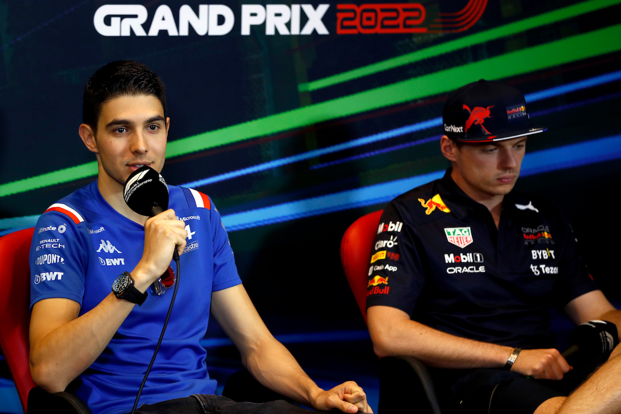 GP AZERBAIJAN, (L to R): Esteban Ocon (FRA) Alpine F1 Team e Max Verstappen (NLD) Red Bull Racing in the FIA Press Conference.
10.06.2022. Formula 1 World Championship, Rd 8, Azerbaijan Grand Prix, Baku Street Circuit, Azerbaijan, Practice Day.
- www.xpbimages.com, EMail: requests@xpbimages.com © Copyright: XPB Images