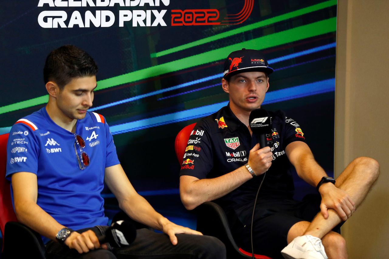 GP AZERBAIJAN, (L to R): Esteban Ocon (FRA) Alpine F1 Team e Max Verstappen (NLD) Red Bull Racing in the FIA Press Conference.
10.06.2022. Formula 1 World Championship, Rd 8, Azerbaijan Grand Prix, Baku Street Circuit, Azerbaijan, Practice Day.
- www.xpbimages.com, EMail: requests@xpbimages.com © Copyright: XPB Images