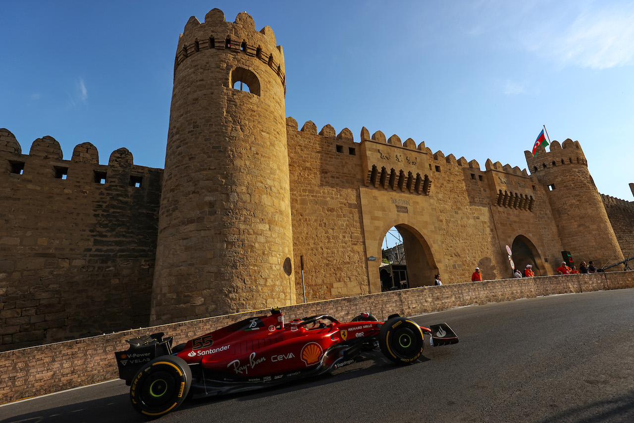 GP AZERBAIJAN, Carlos Sainz Jr (ESP), Ferrari 
10.06.2022. Formula 1 World Championship, Rd 8, Azerbaijan Grand Prix, Baku Street Circuit, Azerbaijan, Practice Day.
- www.xpbimages.com, EMail: requests@xpbimages.com ¬© Copyright: Charniaux / XPB Images