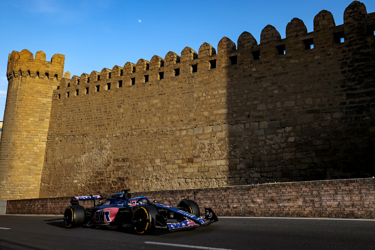 GP AZERBAIJAN, Fernando Alonso (ESP), Alpine F1 Team 
10.06.2022. Formula 1 World Championship, Rd 8, Azerbaijan Grand Prix, Baku Street Circuit, Azerbaijan, Practice Day.
- www.xpbimages.com, EMail: requests@xpbimages.com ¬© Copyright: Charniaux / XPB Images