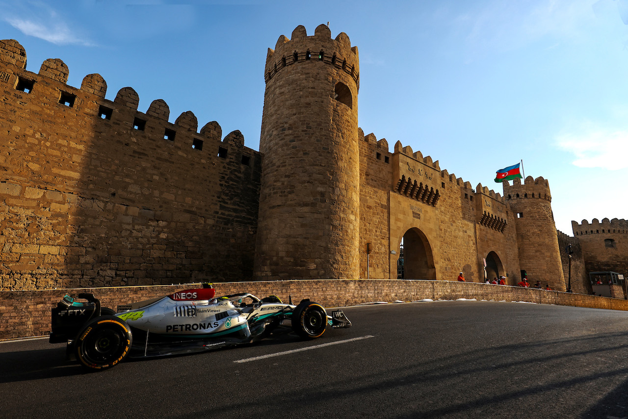 GP AZERBAIJAN, Lewis Hamilton (GBR), Mercedes AMG F1  
10.06.2022. Formula 1 World Championship, Rd 8, Azerbaijan Grand Prix, Baku Street Circuit, Azerbaijan, Practice Day.
- www.xpbimages.com, EMail: requests@xpbimages.com © Copyright: Charniaux / XPB Images