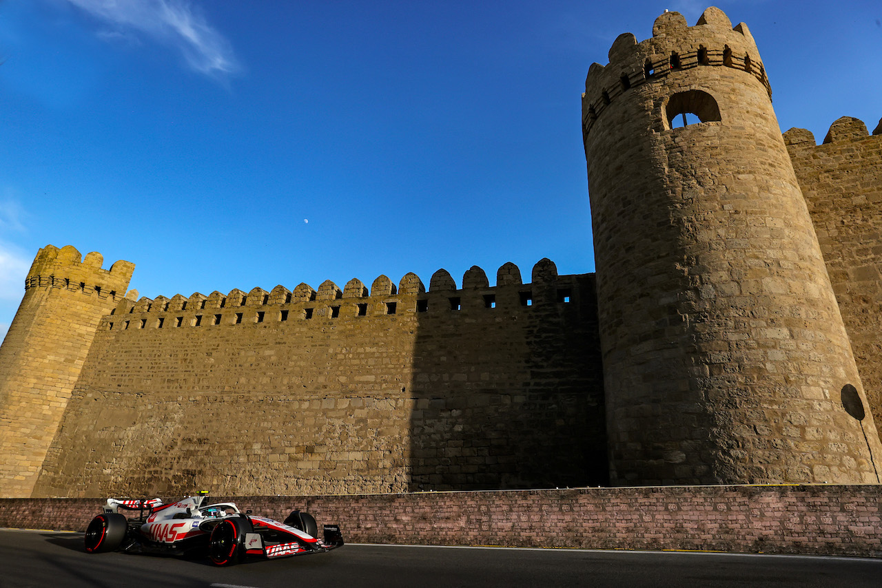 GP AZERBAIJAN, Mick Schumacher (GER), Haas F1 Team 
10.06.2022. Formula 1 World Championship, Rd 8, Azerbaijan Grand Prix, Baku Street Circuit, Azerbaijan, Practice Day.
- www.xpbimages.com, EMail: requests@xpbimages.com ¬© Copyright: Charniaux / XPB Images