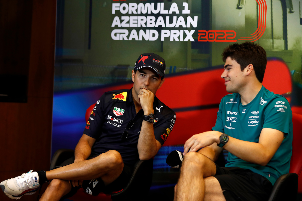 GP AZERBAIJAN, (L to R): Sergio Perez (MEX) Red Bull Racing e Lance Stroll (CDN) Aston Martin F1 Team in the FIA Press Conference.
10.06.2022. Formula 1 World Championship, Rd 8, Azerbaijan Grand Prix, Baku Street Circuit, Azerbaijan, Practice Day.
- www.xpbimages.com, EMail: requests@xpbimages.com © Copyright: XPB Images