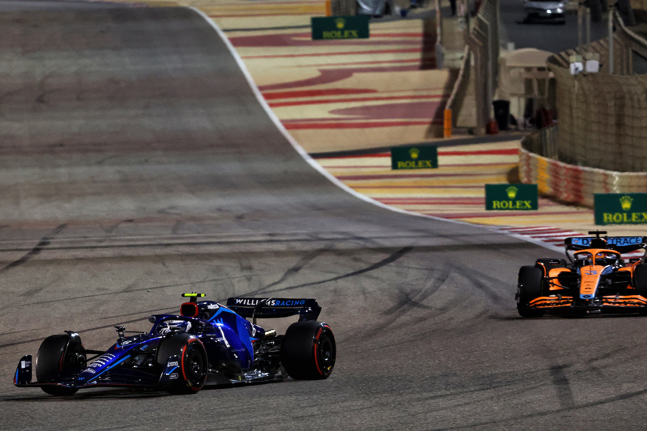 GP BAHRAIN, Nicholas Latifi (CDN) Williams Racing FW44.
20.03.2022. Formula 1 World Championship, Rd 1, Bahrain Grand Prix, Sakhir, Bahrain, Gara Day.
- www.xpbimages.com, EMail: requests@xpbimages.com © Copyright: Batchelor / XPB Images